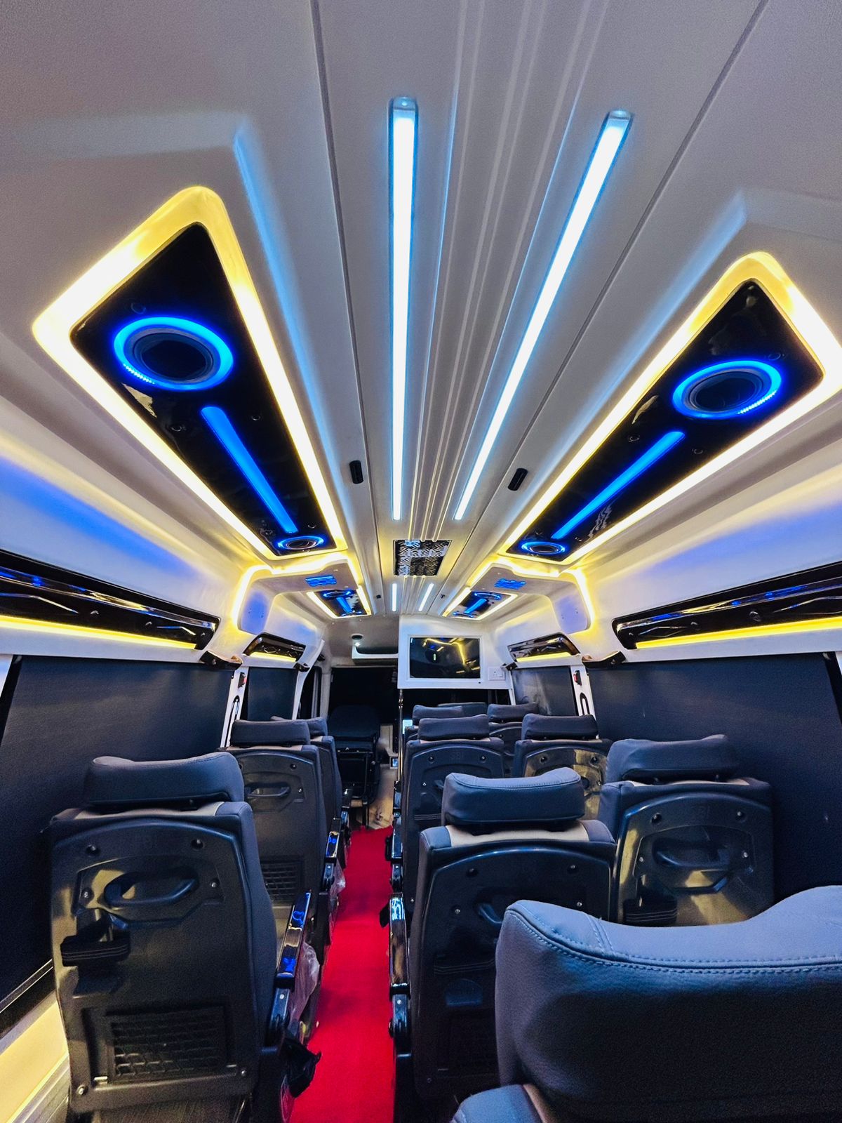 Traveller 14 Seater